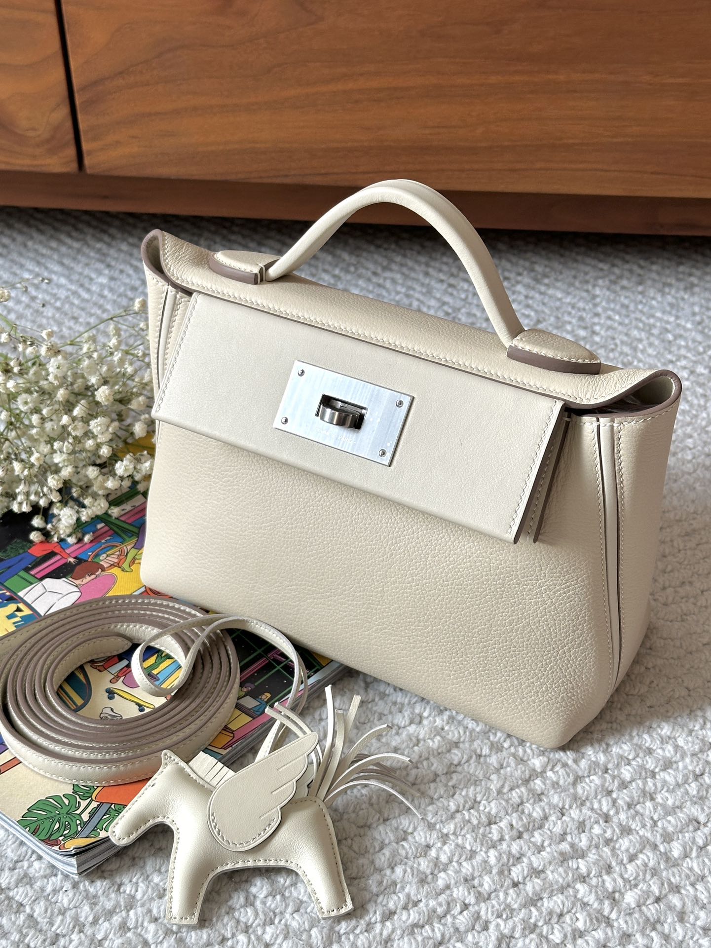 Hermes Kelly Mini 2424 21cm Handbag in White Clemence Leather 